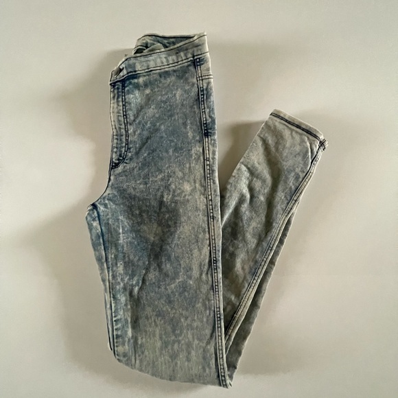 ✨Women Blue Jeans ✨👖 - Picture 3 of 5